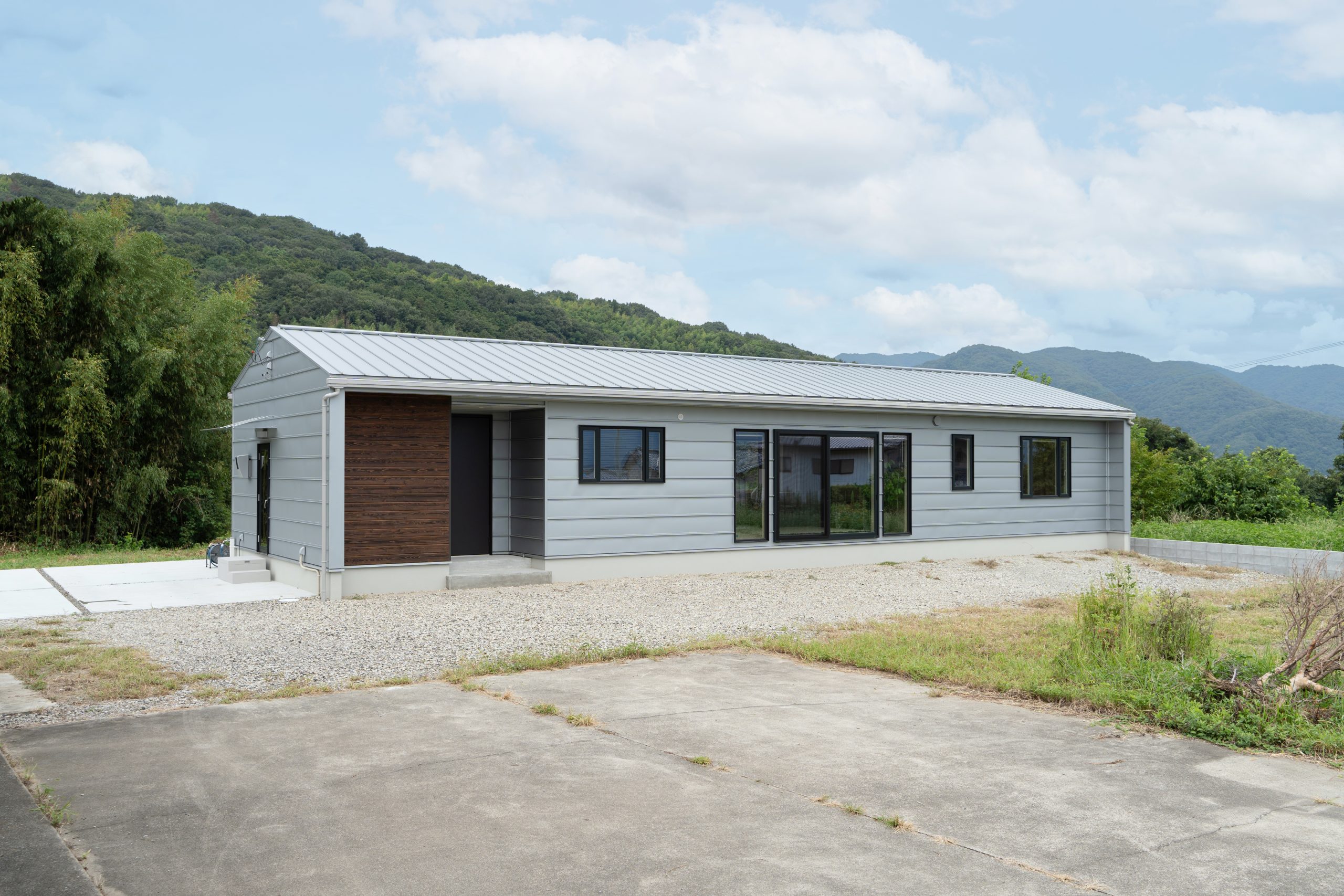 【徳島でオシャレな平屋を建てるには？】｜デザイン平屋住宅の外観、間取りのポイントをご紹介！